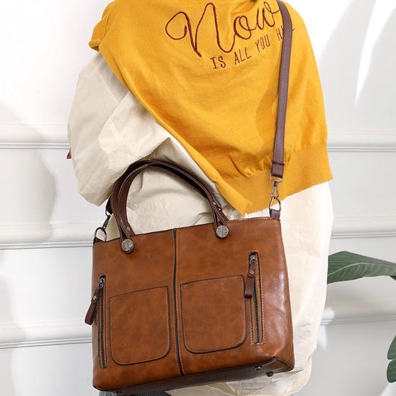 Stylish shoulder bag made of high-quality PU leather for every adventure
