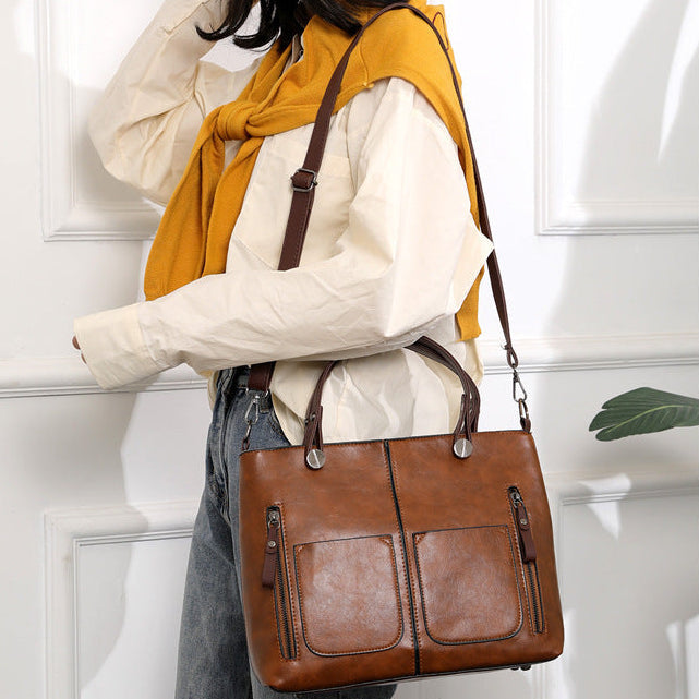 Stylish shoulder bag made of high-quality PU leather for every adventure