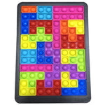 Kinderspiel mit bunten Tetris-Teilen