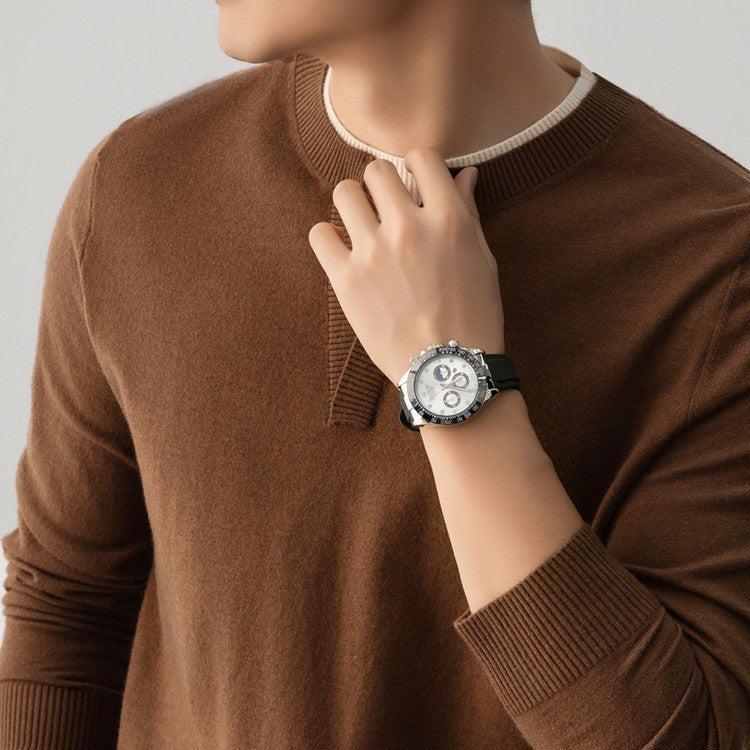 Sportlicher Armband für Herren mit vielseitigen Funktionen