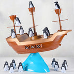 Piraten Schiff Gleichgewichtsspiel mit Pinguin