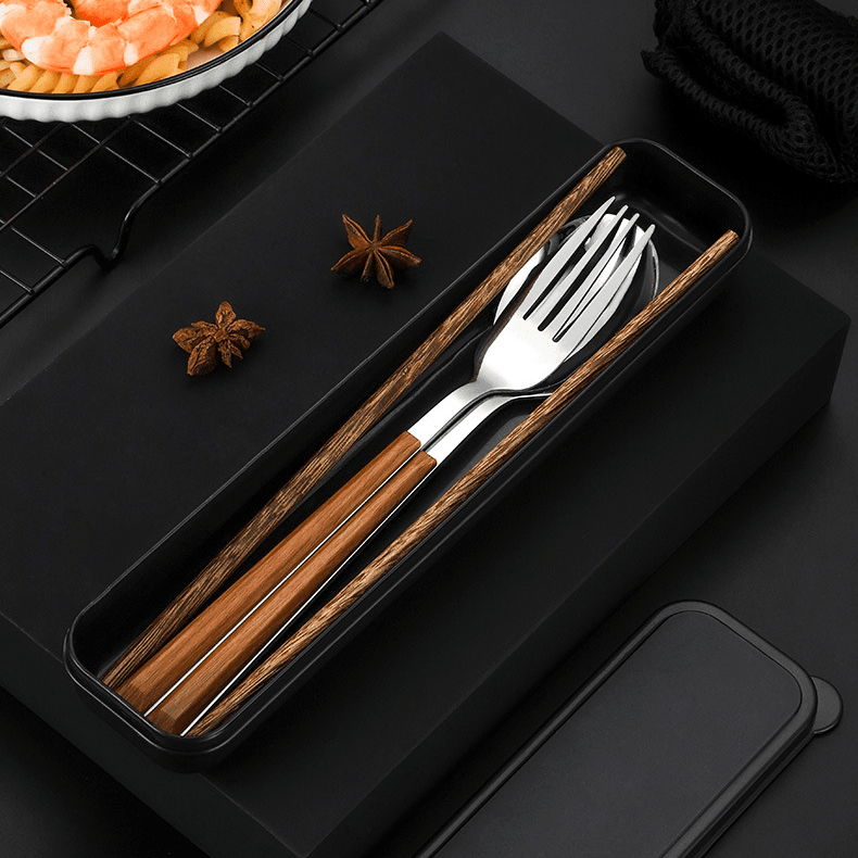Elegante Edelstahlbestecksets mit Holzgriffen