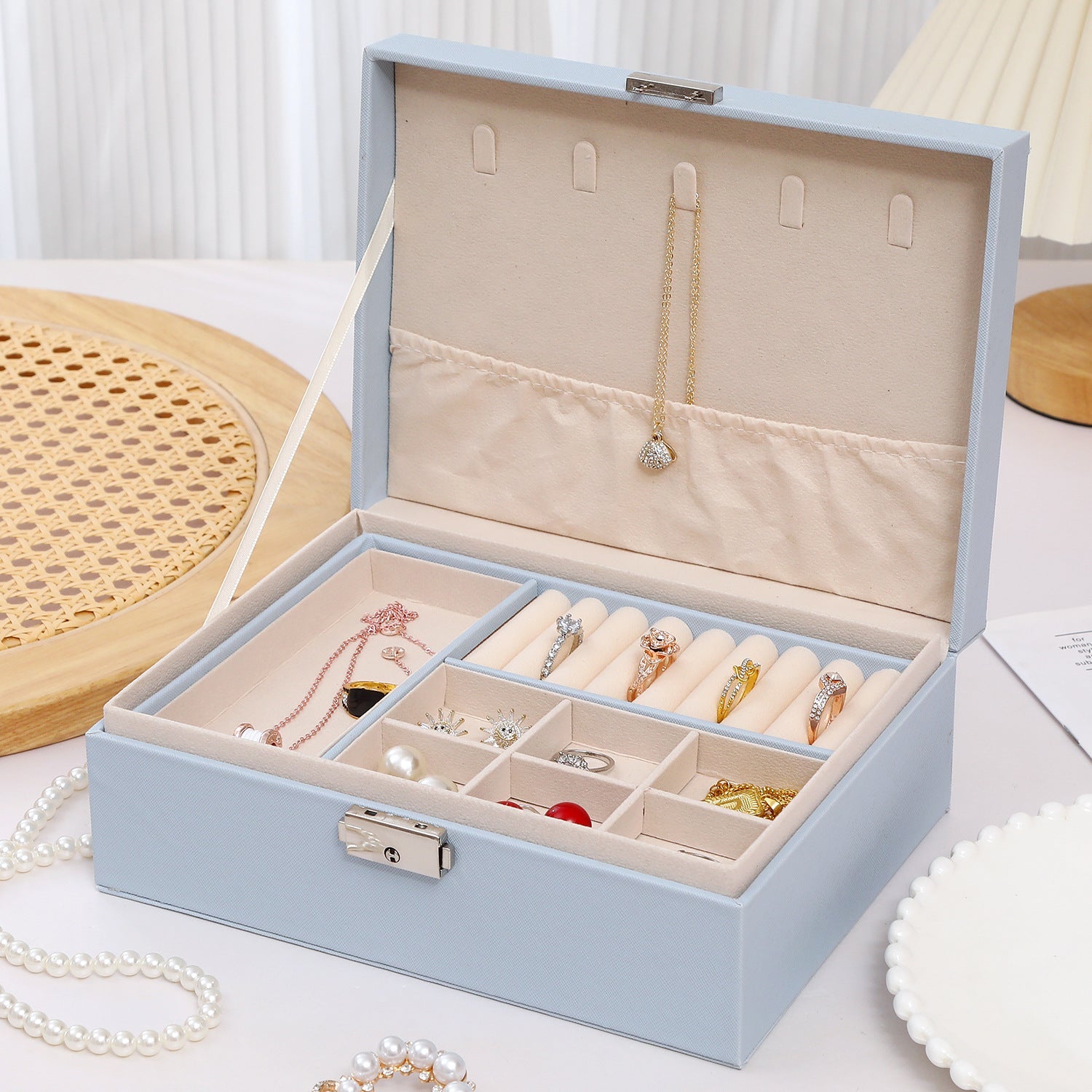 Stilvolle Schmuckbox mit zwei großzügigen Fächern