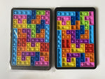 Kinderspiel mit bunten Tetris-Teilen