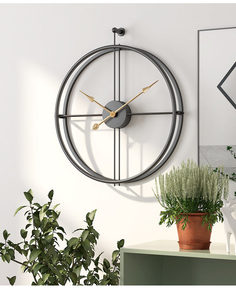 Schlichte Wanduhr mit geräuschlosem Mechanismus