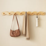 Elegante Wandgarderobe aus Naturholz für Ihren Flur