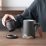 Naturinspirierte Teetasse aus Keramik mit integriertem Filter
