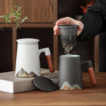 Naturinspirierte Teetasse aus Keramik mit integriertem Filter
