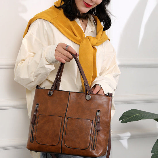Stylish shoulder bag made of high-quality PU leather for every adventure