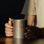 Eleganter Japanischer Retro-Becher mit Holzgriff
