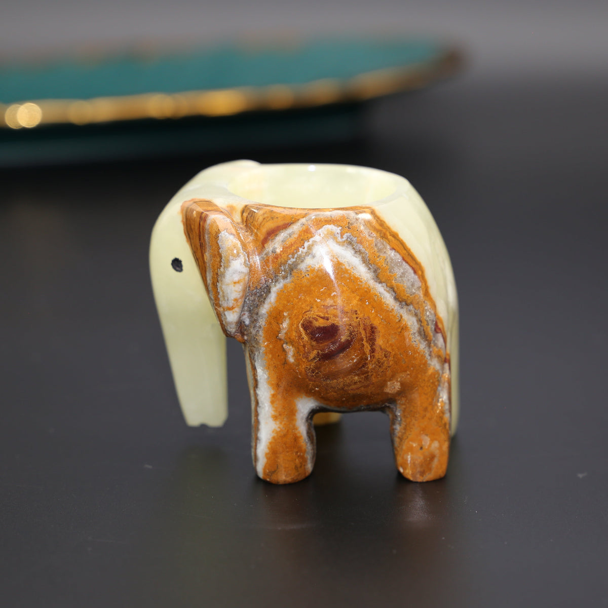 Elegant elephant-shaped tealight holder – Stylish home accessory