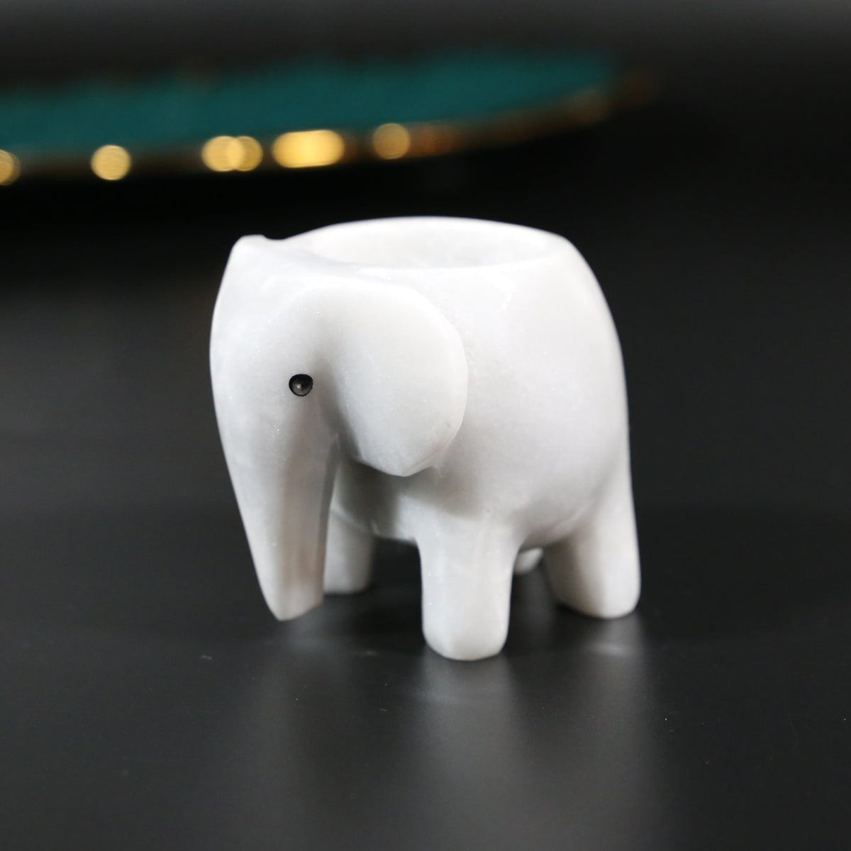 Elegant elephant-shaped tealight holder – Stylish home accessory