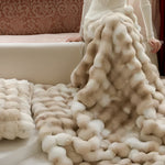 Flauschige Reise-Decke aus Kunstfell – Weiche und waschbare Fleece-Decke