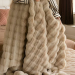 Flauschige Reise-Decke aus Kunstfell – Weiche und waschbare Fleece-Decke