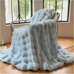 Flauschige Reise-Decke aus Kunstfell – Weiche und waschbare Fleece-Decke