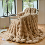 Flauschige Reise-Decke aus Kunstfell – Weiche und waschbare Fleece-Decke