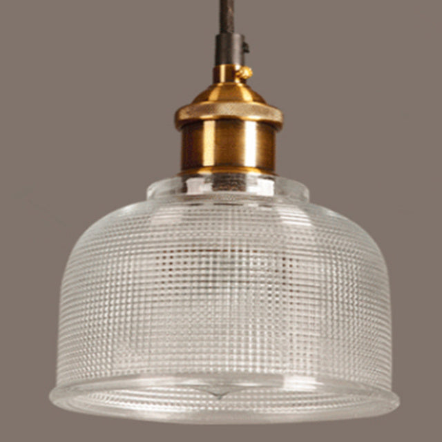 Elegante Pendelleuchte aus Glas im Retro-Stil