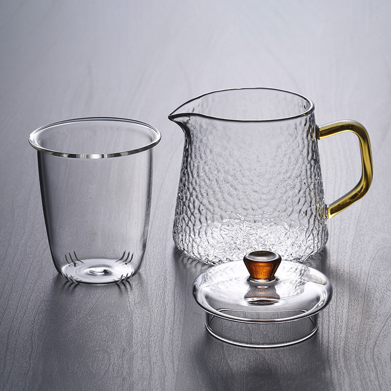 Elegante Glasteekanne mit integriertem Teefilter