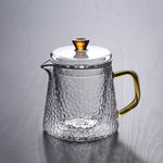 Elegante Glasteekanne mit integriertem Teefilter