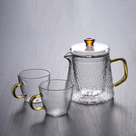 Elegante Glasteekanne mit integriertem Teefilter