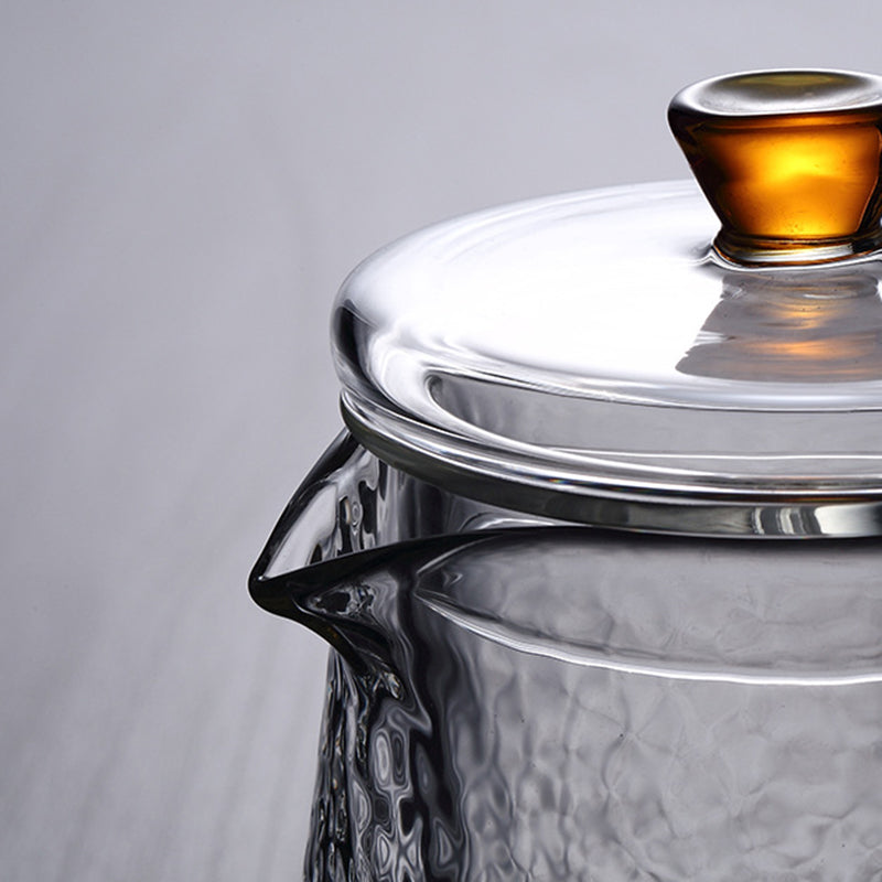 Elegante Glasteekanne mit integriertem Teefilter