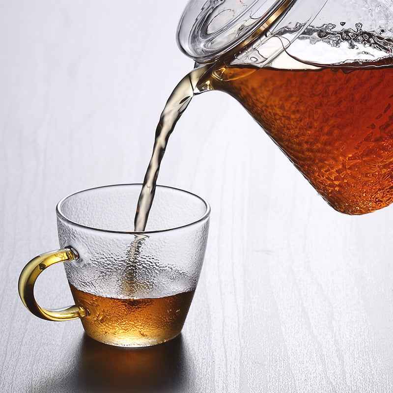Elegante Glasteekanne mit integriertem Teefilter