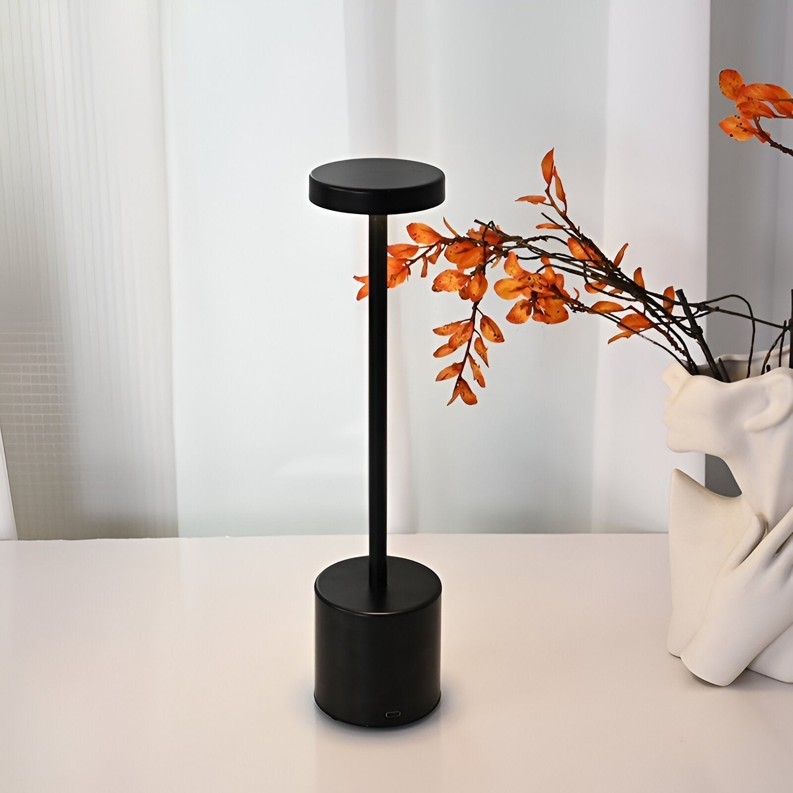 Elegante Schreibtischlampe mit kabelloser Ladestation