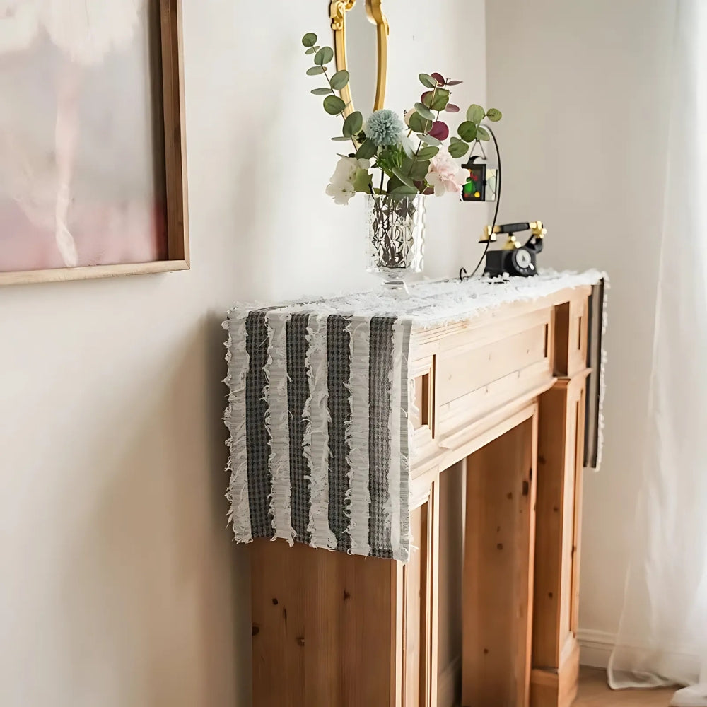 Nature-inspired table runner for an inviting ambiance