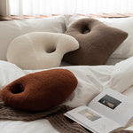 Fluffige Kissen in Kieselstein-Optik