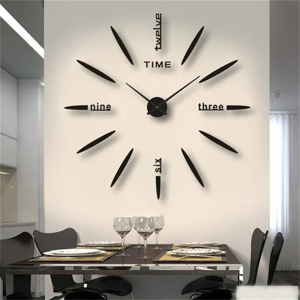 Elegante große Wanduhr aus Acryl im modernen Design