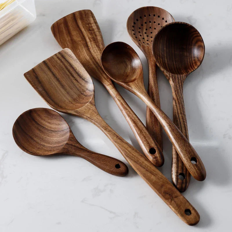 Elegantes 8-teiliges Kochset aus Naturholz