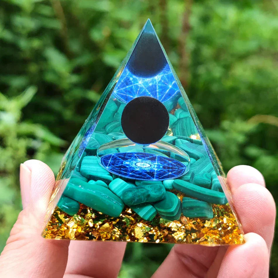 Orgonit-Pyramide mit Amethystpendel – Energie, Schutz und Dekoration