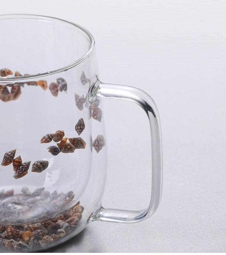 Eleganter Isolierglasbecher mit Trockenblumen-Dekor