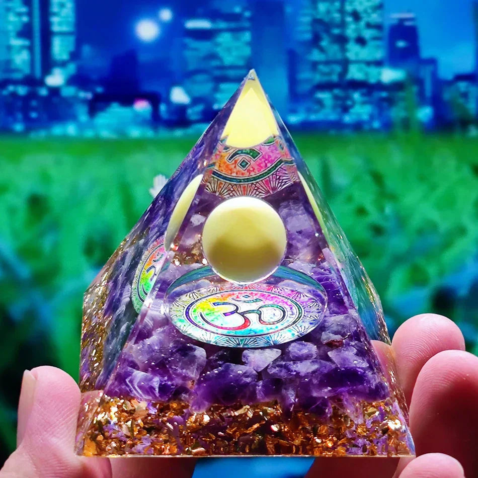 Orgonit-Pyramide mit Amethystpendel – Energie, Schutz und Dekoration