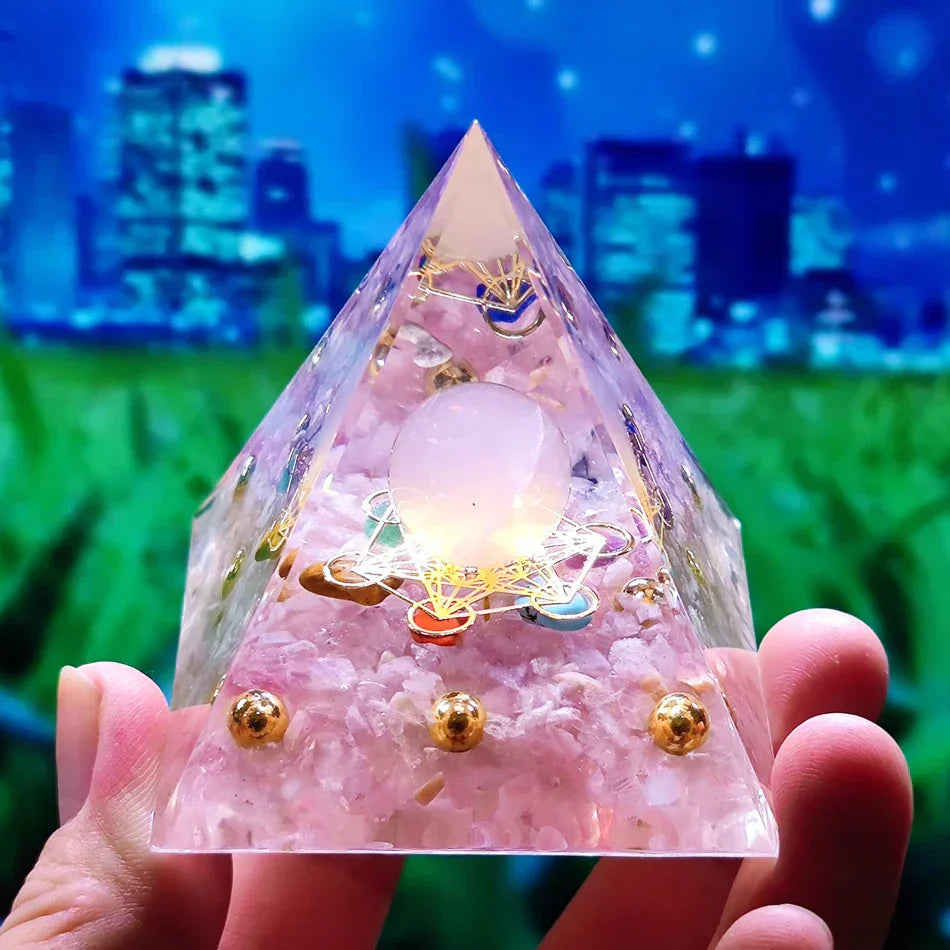 Orgonit-Pyramide mit Amethystpendel – Energie, Schutz und Dekoration