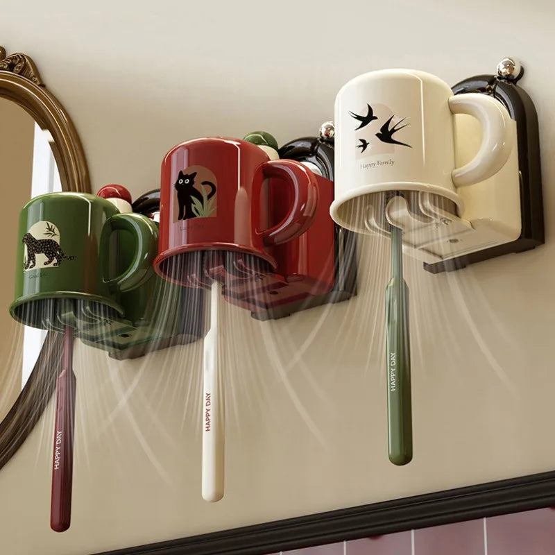 Wandmontierter Zahnbürstenhalter mit Hygienetasse