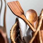NaturPur – Elegantes Kochgeschirrset aus Holz mit Aufbewahrungskorb