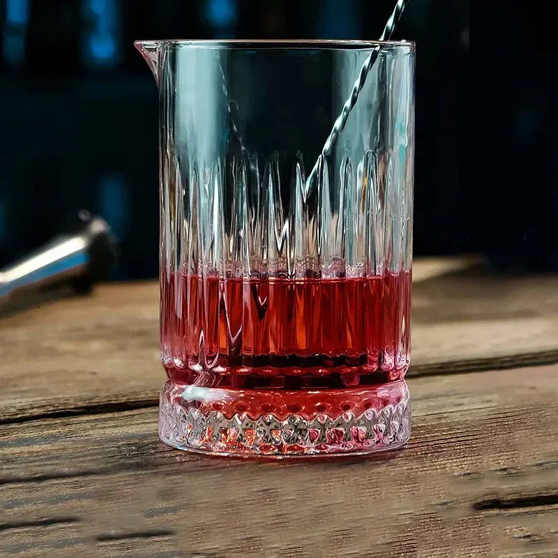 Elegantes Cocktailmixglas für perfekte Drinks