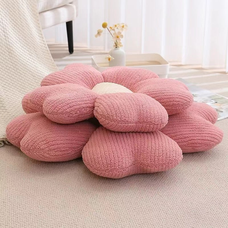 Plüschiges Kissen mit Kleeblattblüten