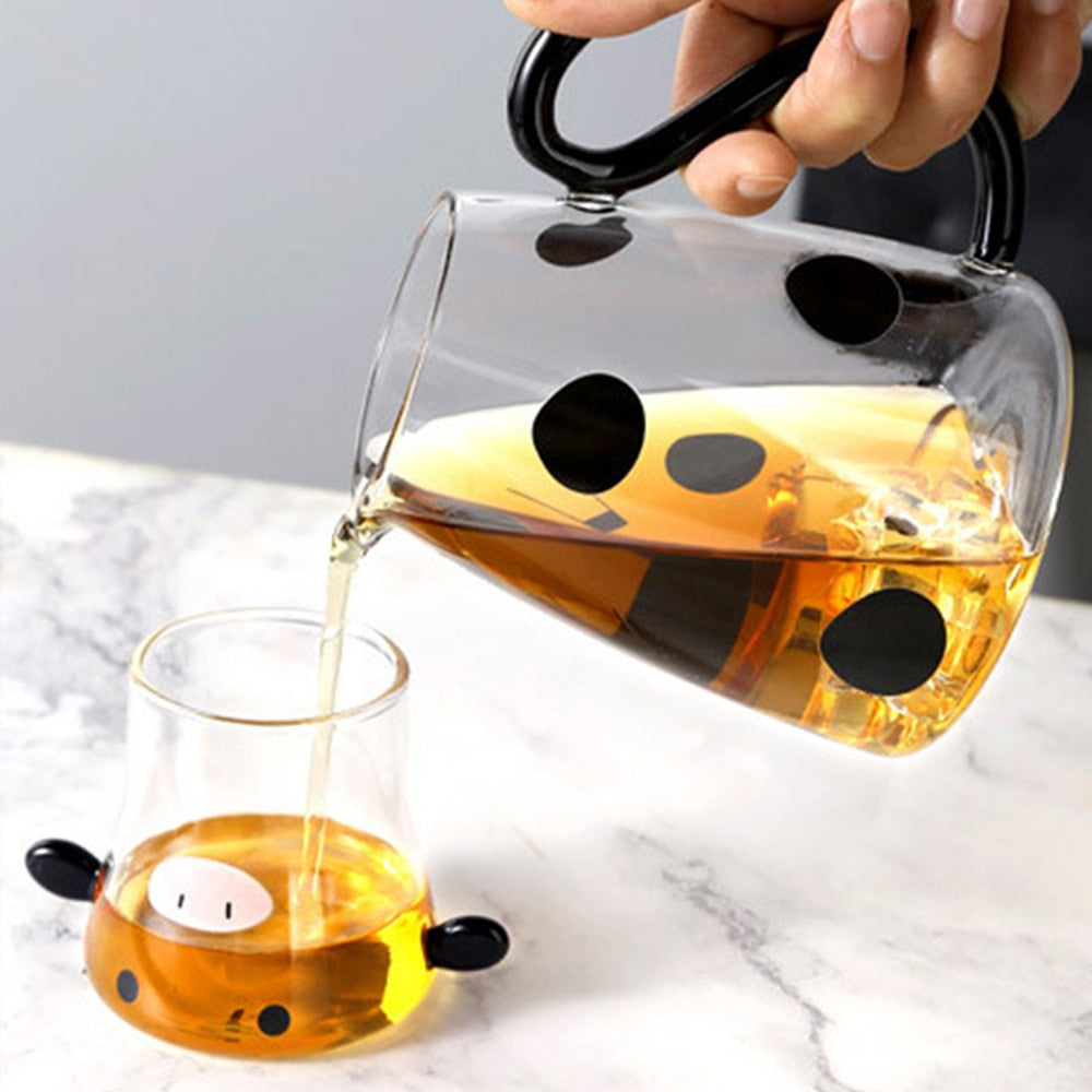 Glaskrug mit Kuhdesign und Becher