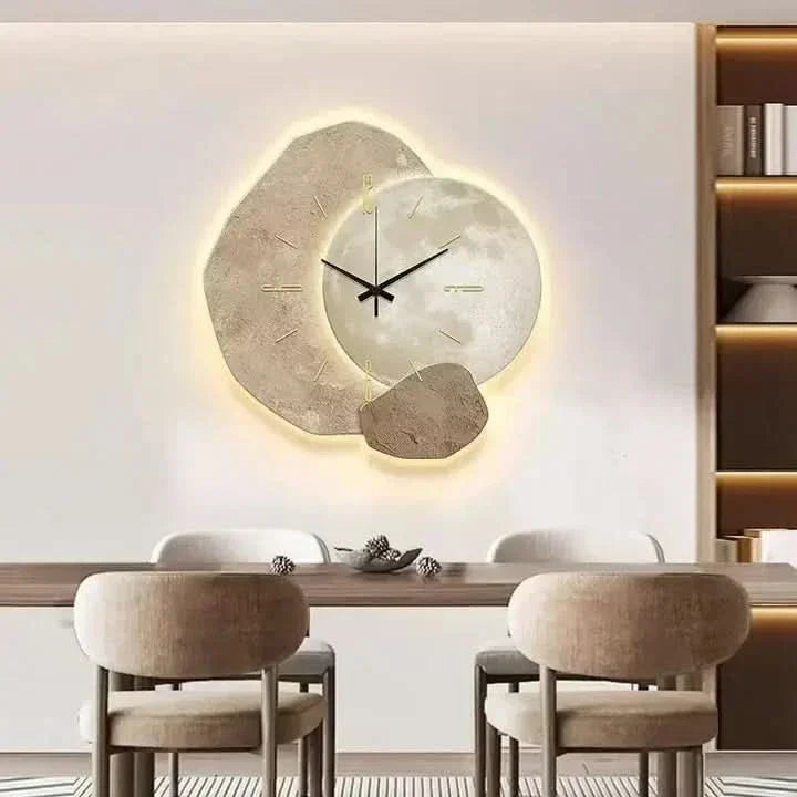 Schlichte Eleganz: Moderne Wanduhr aus Holz