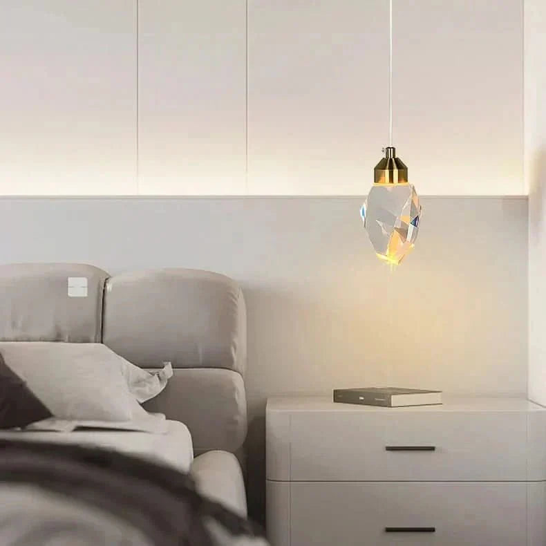 Elegante LED-Hängelampe mit facettiertem Kristallschirm
