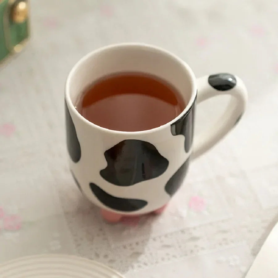 Lustige Milchkanne: Kaffeetasse mit Kuhdesign