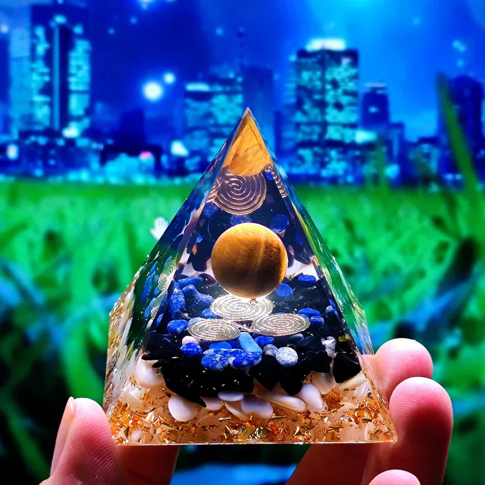 Orgonit-Pyramide mit Amethystpendel – Energie, Schutz und Dekoration