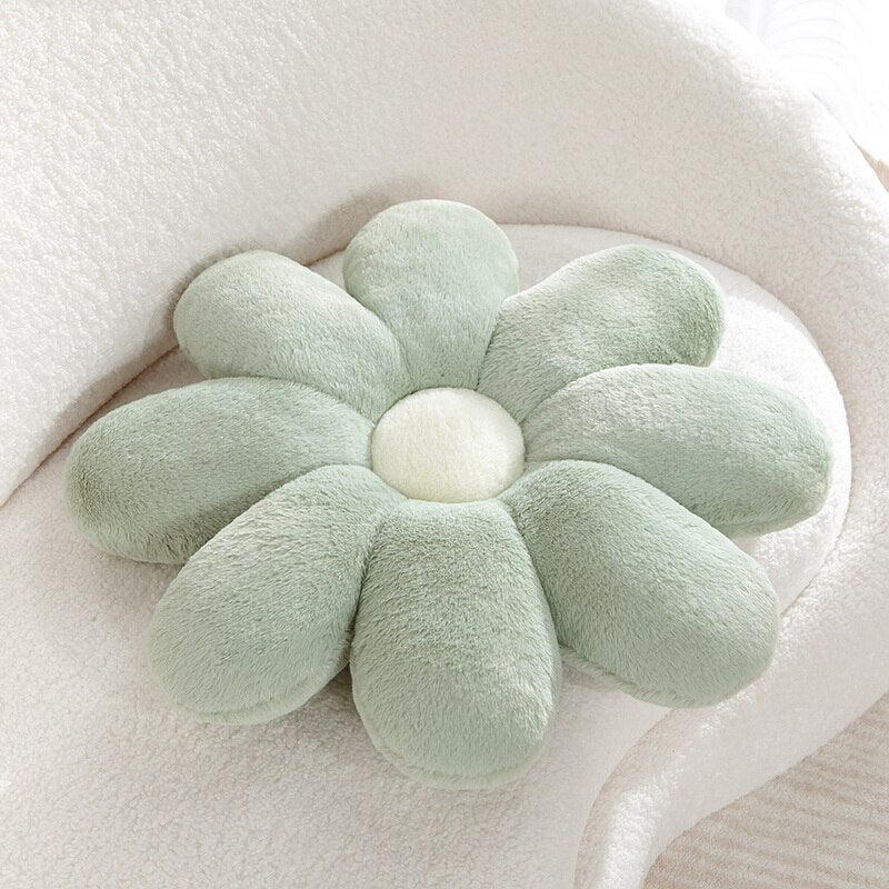 Pastellfarbiges Kissen mit flauschigem Gänseblümchenmuster