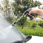 Flexibler Gartenschlauch mit Hochdruck-Spritzdüse und Knickschutz
