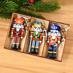Bunte Weihnachtsbaum-Dekoration – Fröhliche Christbaumschmuck-Elemente