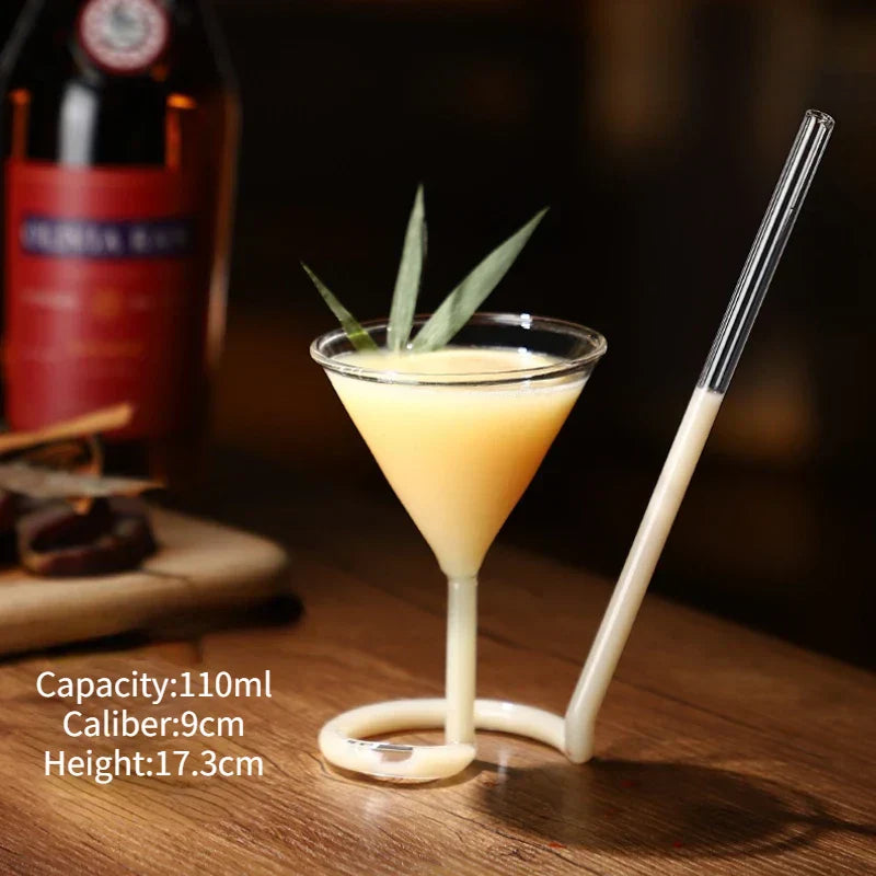 Kreative geometrische Weingläser und Cocktailgläser