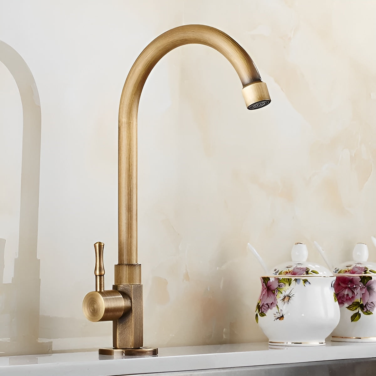 Eleganter Küchenwasserhahn aus Messing – Ideal für Spüle und Arbeitsplatte
