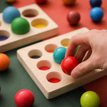 Sortierspiel mit Farbenkugeln – Lernspiel für Kinder